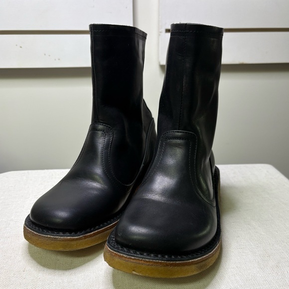 Swedish Hasbeens Black Leather Winter Boots with Crepe Sole - Picture 2 of 11